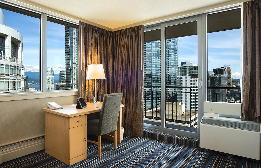 Blue Horizon Hotel Vancouver 4*,
