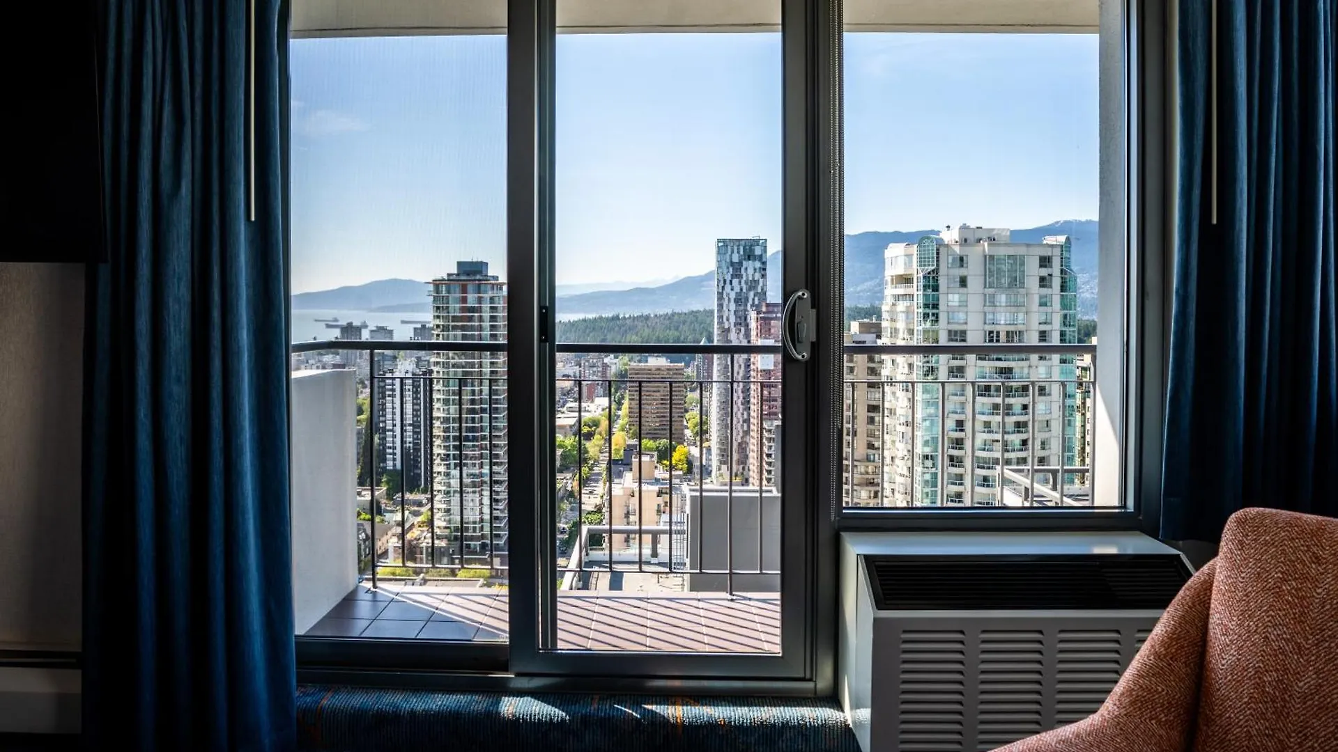 Blue Horizon Hotel Vancouver 4*,
